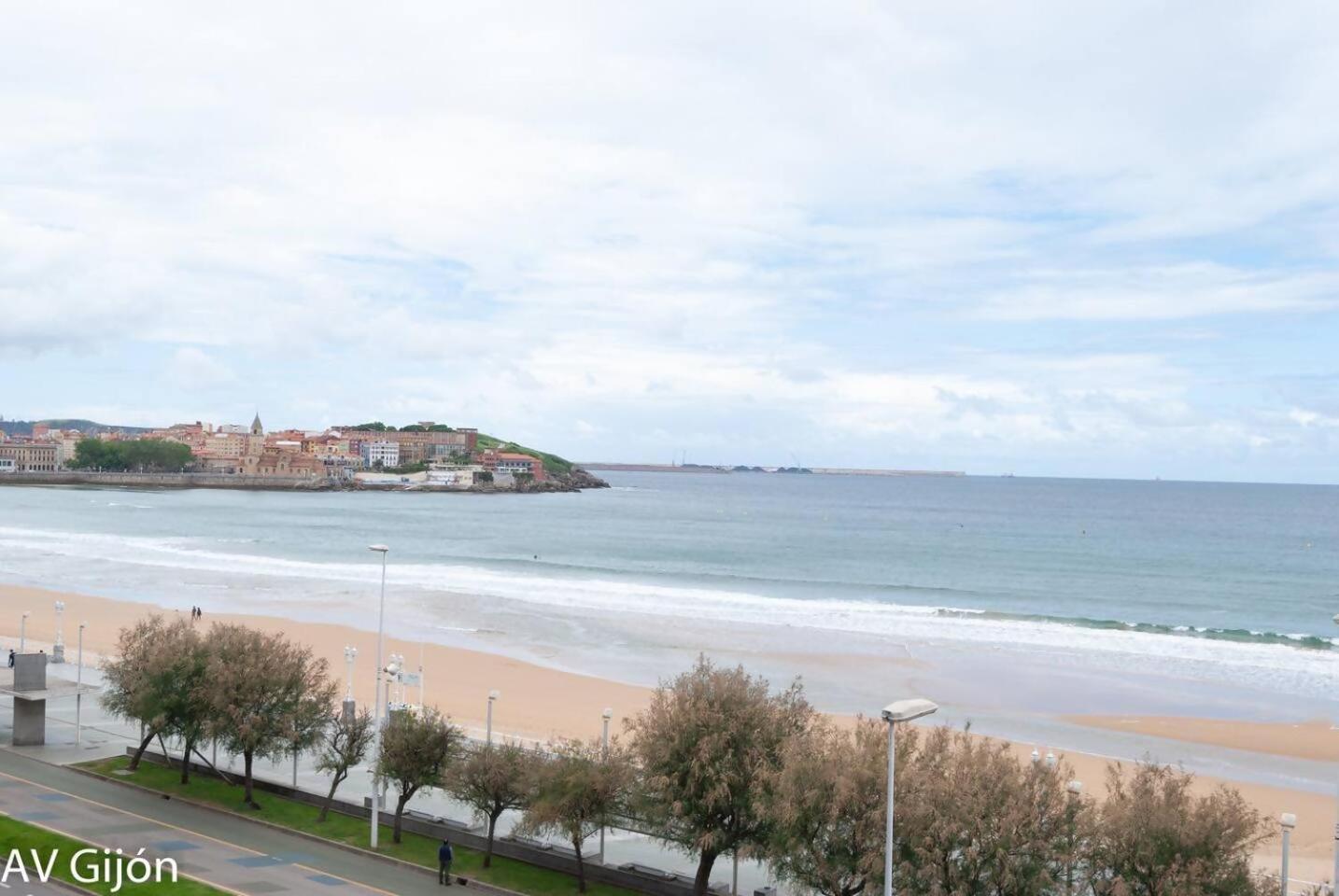 Mirada A San Lorenzo Gijon Exterior photo